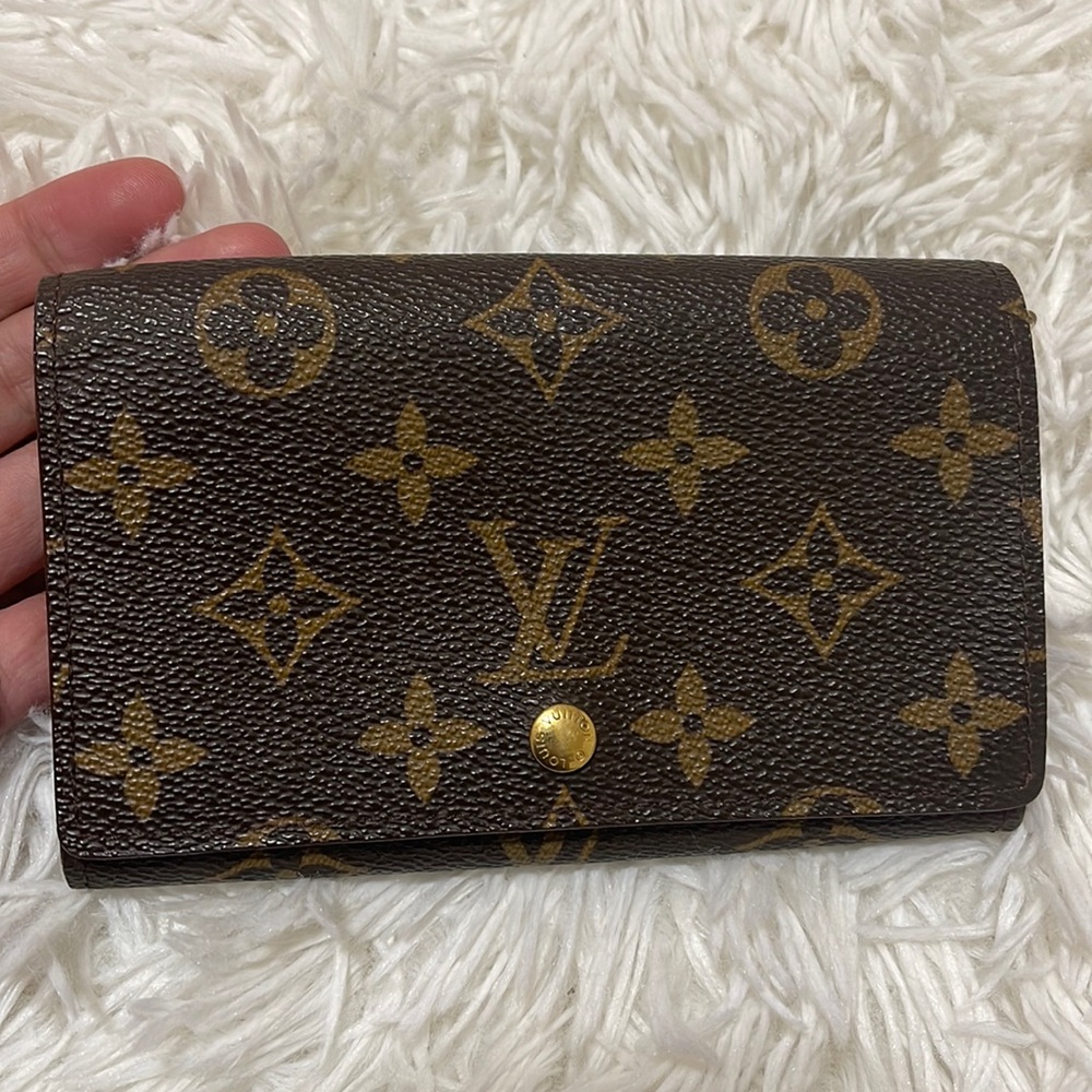 Authentic Louis Vuitton Wallet (Price Firm)